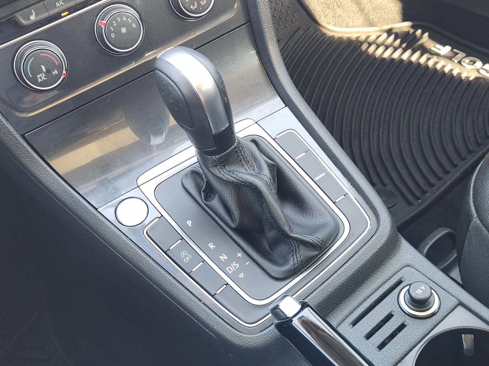 Used 2021 Volkswagen Golf 4-Door image 21