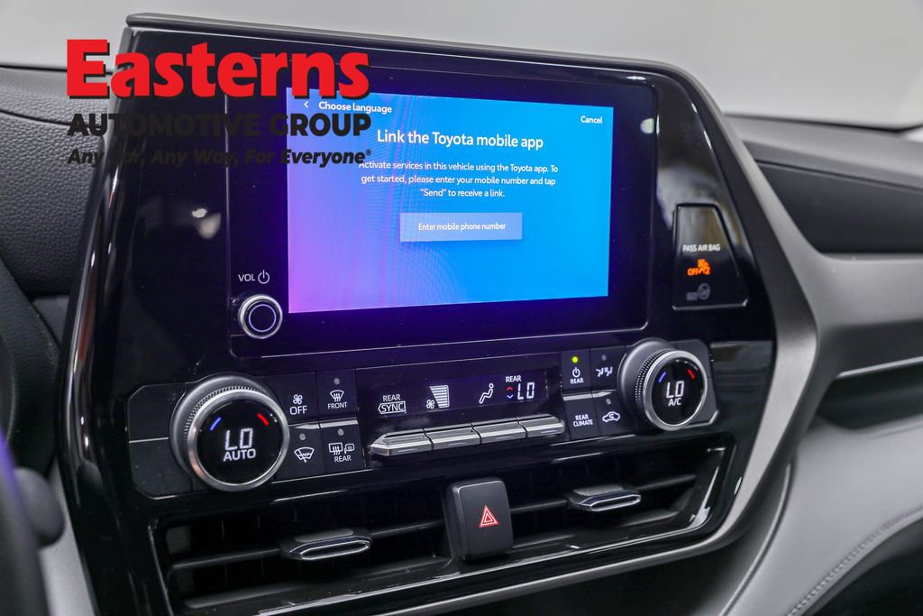 Used 2023 Toyota Highlander L image 17