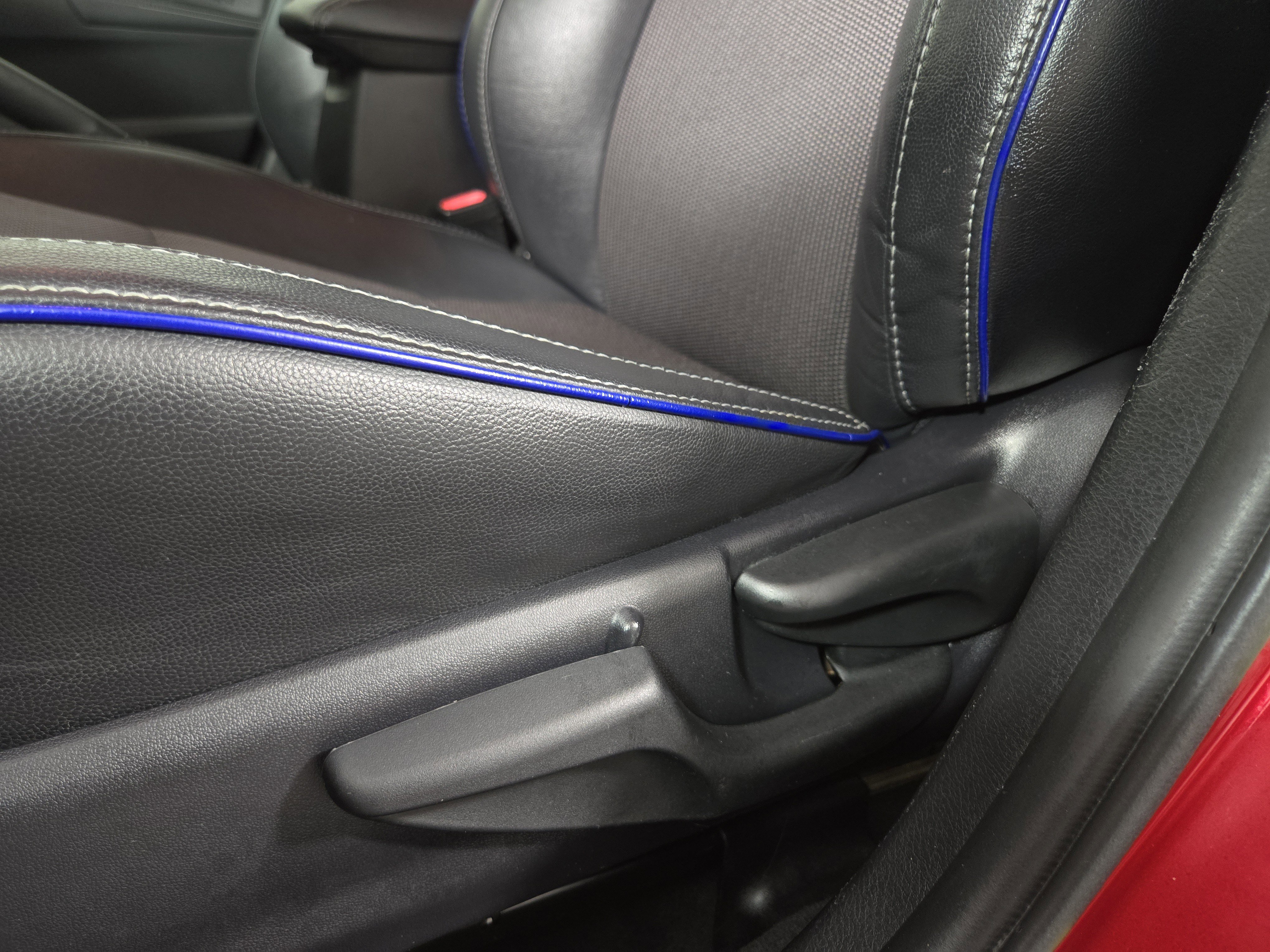 Used 2018 Toyota Corolla L image 30