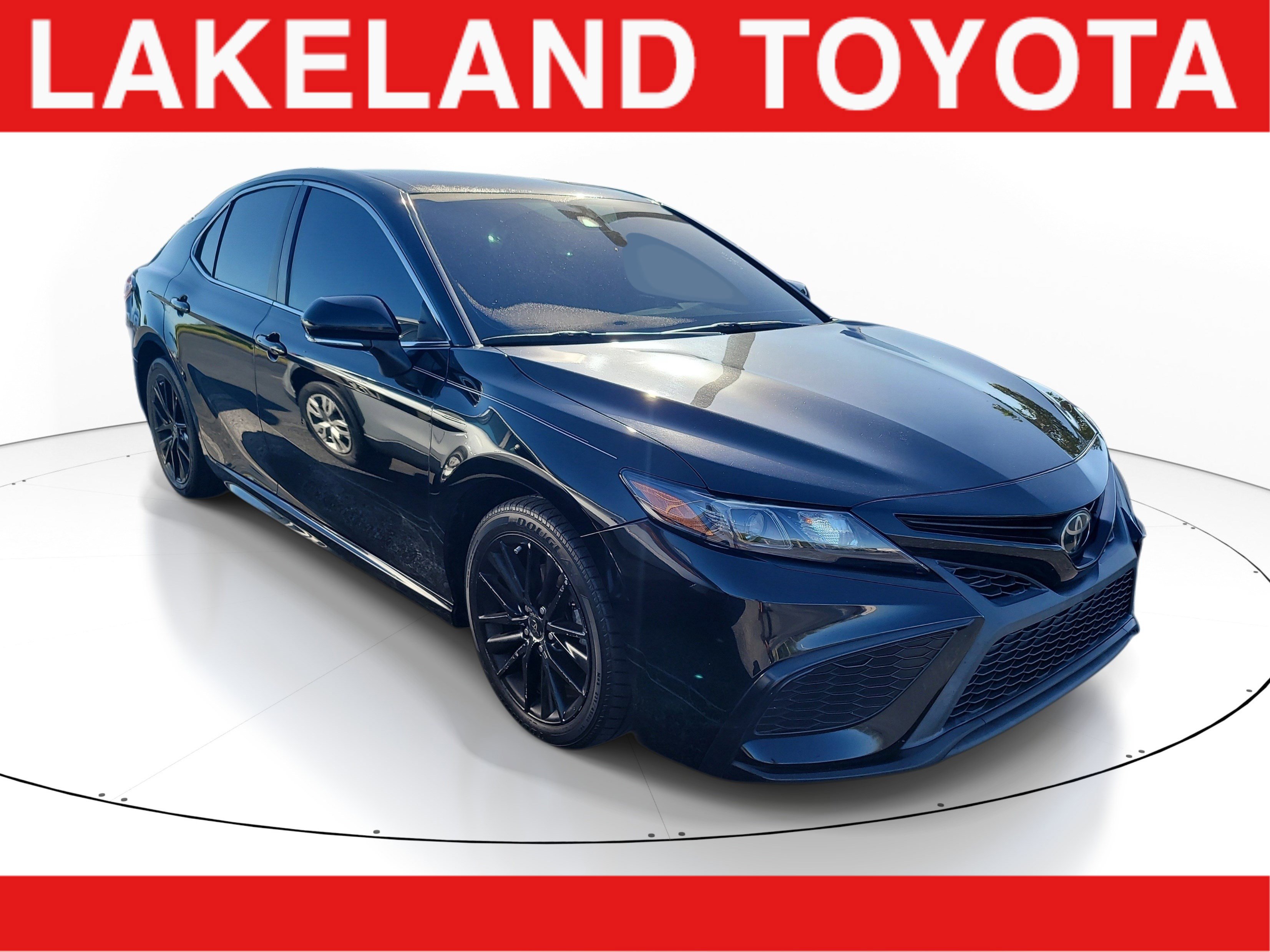 Used 2022 Toyota Camry SE FWD image 1