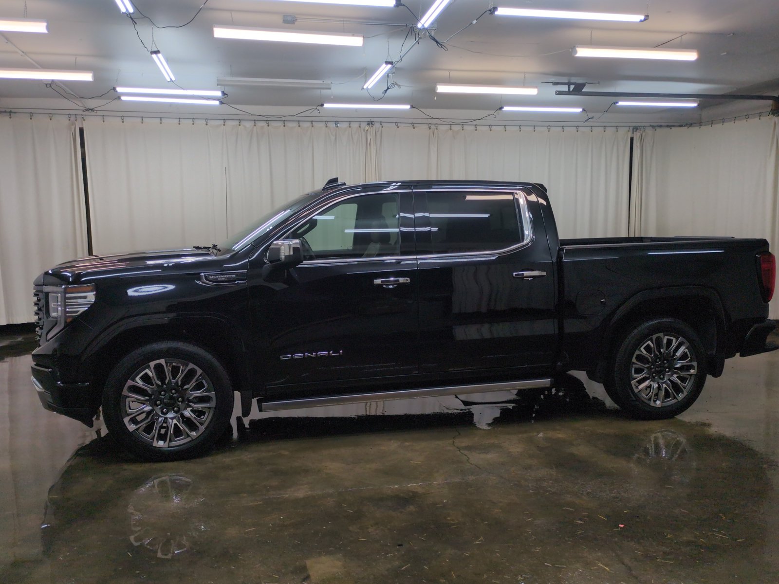 Used 2024 GMC Sierra 1500 Denali Ultimate AWD/4WD image 11