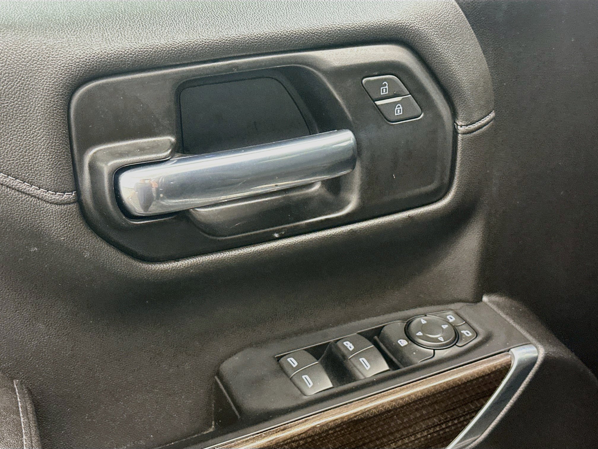 Used 2022 Chevrolet Silverado 1500 LT AWD/4WD image 15