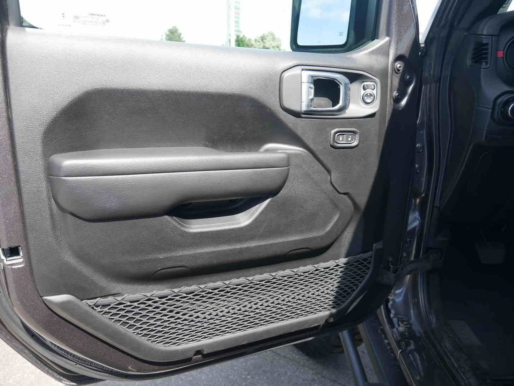 Used 2025 Jeep Wrangler Unlimited Rubicon AWD/4WD image 28