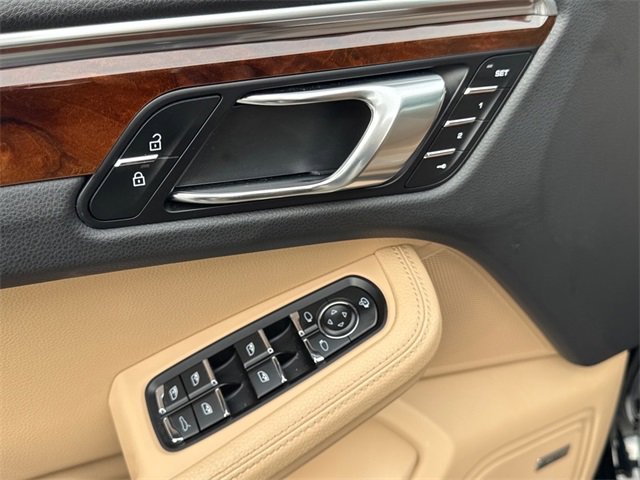 Used 2023 Porsche Macan Turbo image 14