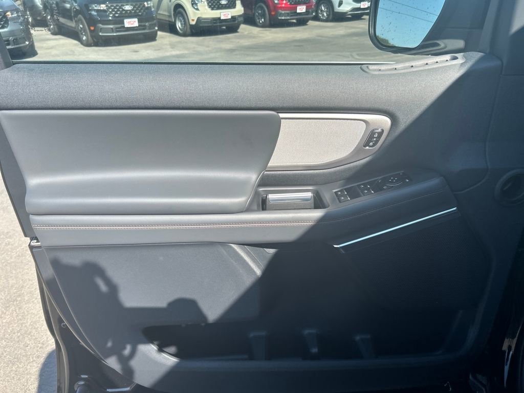 New 2025 Ford Expedition Active image 23