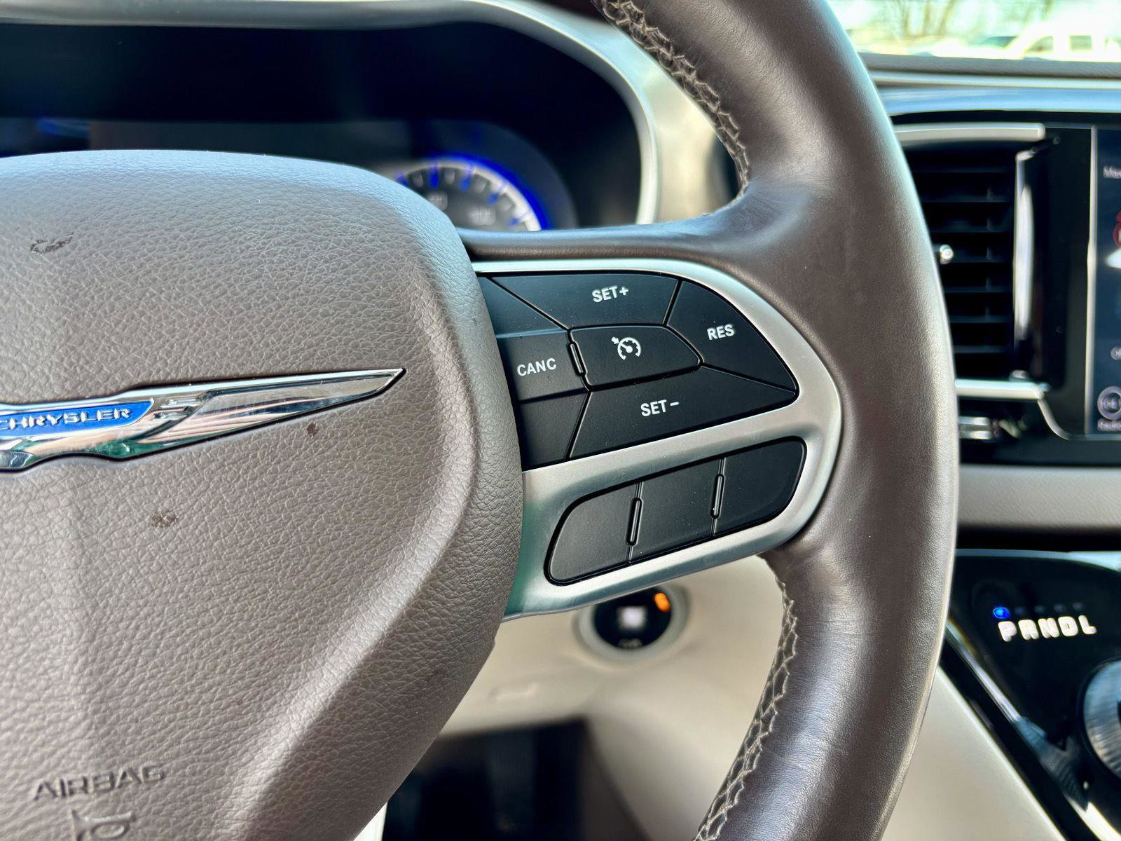 Used 2018 Chrysler Pacifica Touring-L Plus image 29