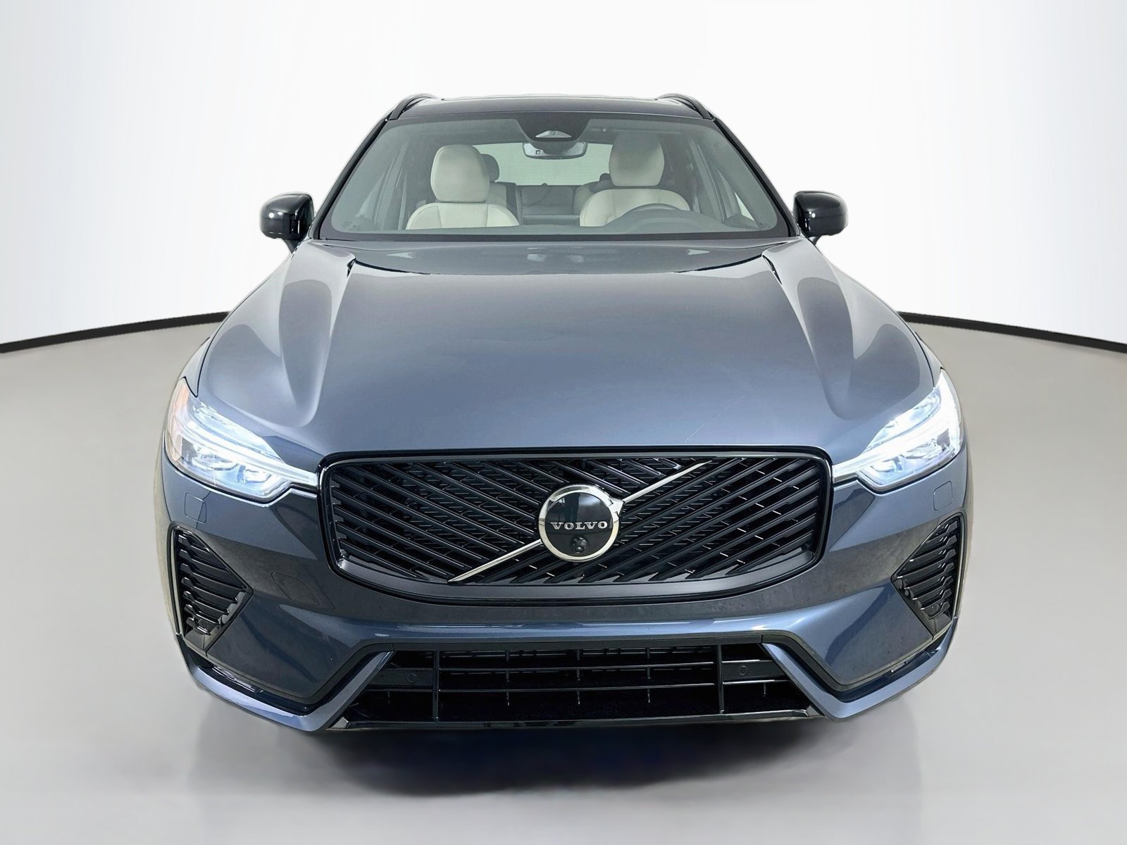 New 2027 Volvo XC60 B5 Plus AWD/4WD image 2