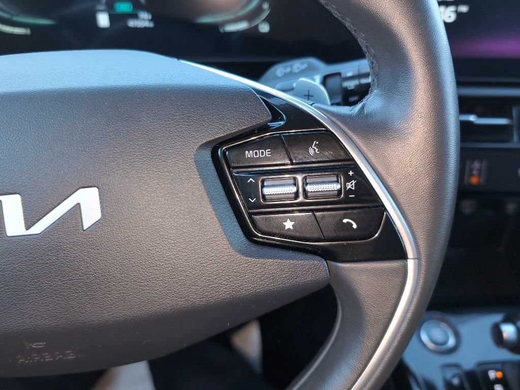 Used 2023 Kia Niro EX FWD image 16