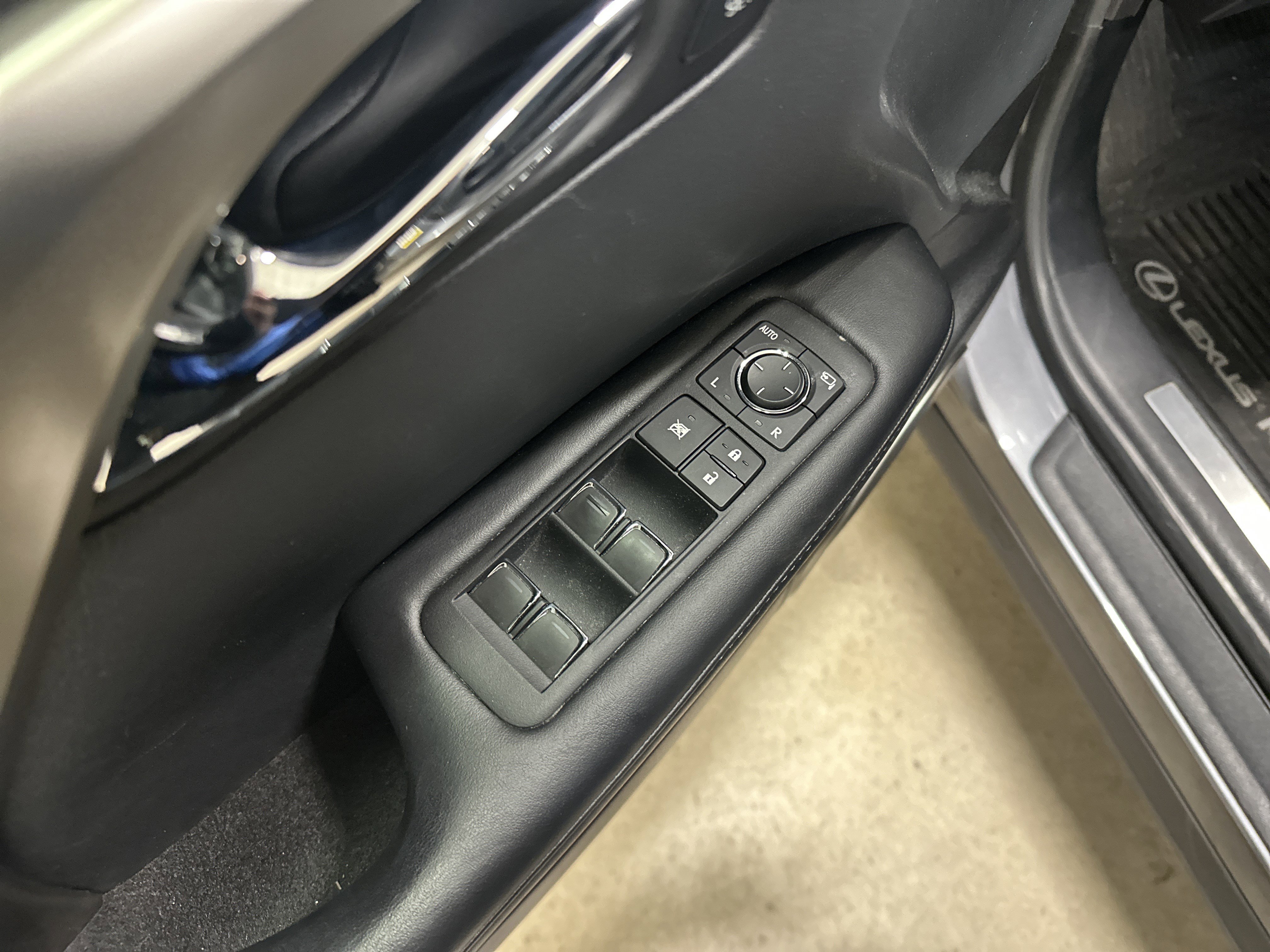 Certified 2022 Lexus RX 450h AWD w/ Luxury Package image 15