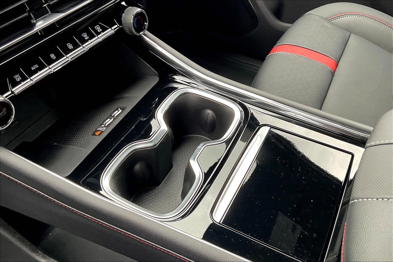 New 2025 Chevrolet Traverse RS w/ LPO, Floor Liner Package image 8