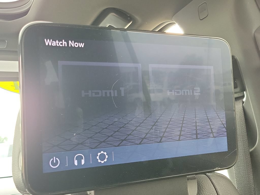 Used 2024 GMC Yukon Denali w/ Advanced Technology Package AWD/4WD image 17