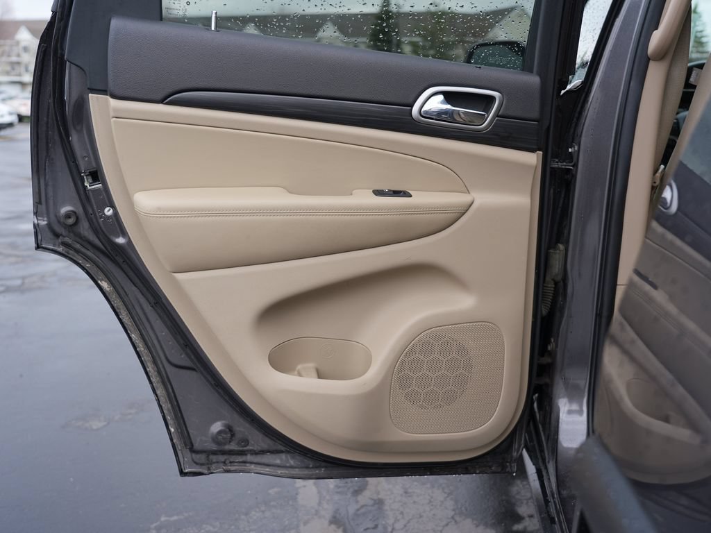Used 2019 Jeep Grand Cherokee Laredo AWD/4WD image 19