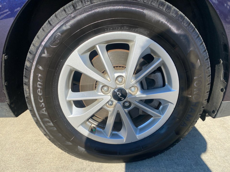 Used 2023 Kia Carnival LX image 29