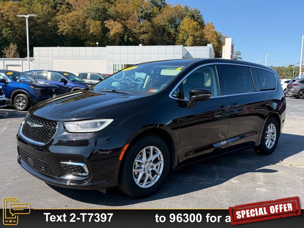 Used 2024 Chrysler Pacifica Touring-L image 10