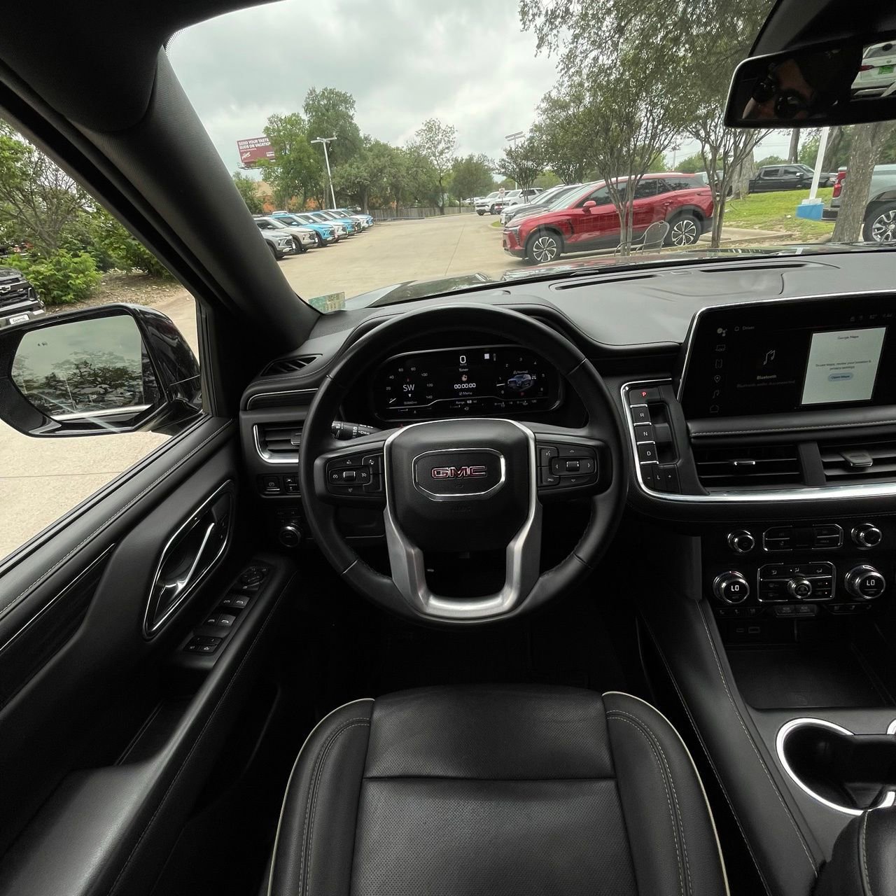 Used 2023 GMC Yukon SLT AWD/4WD image 12