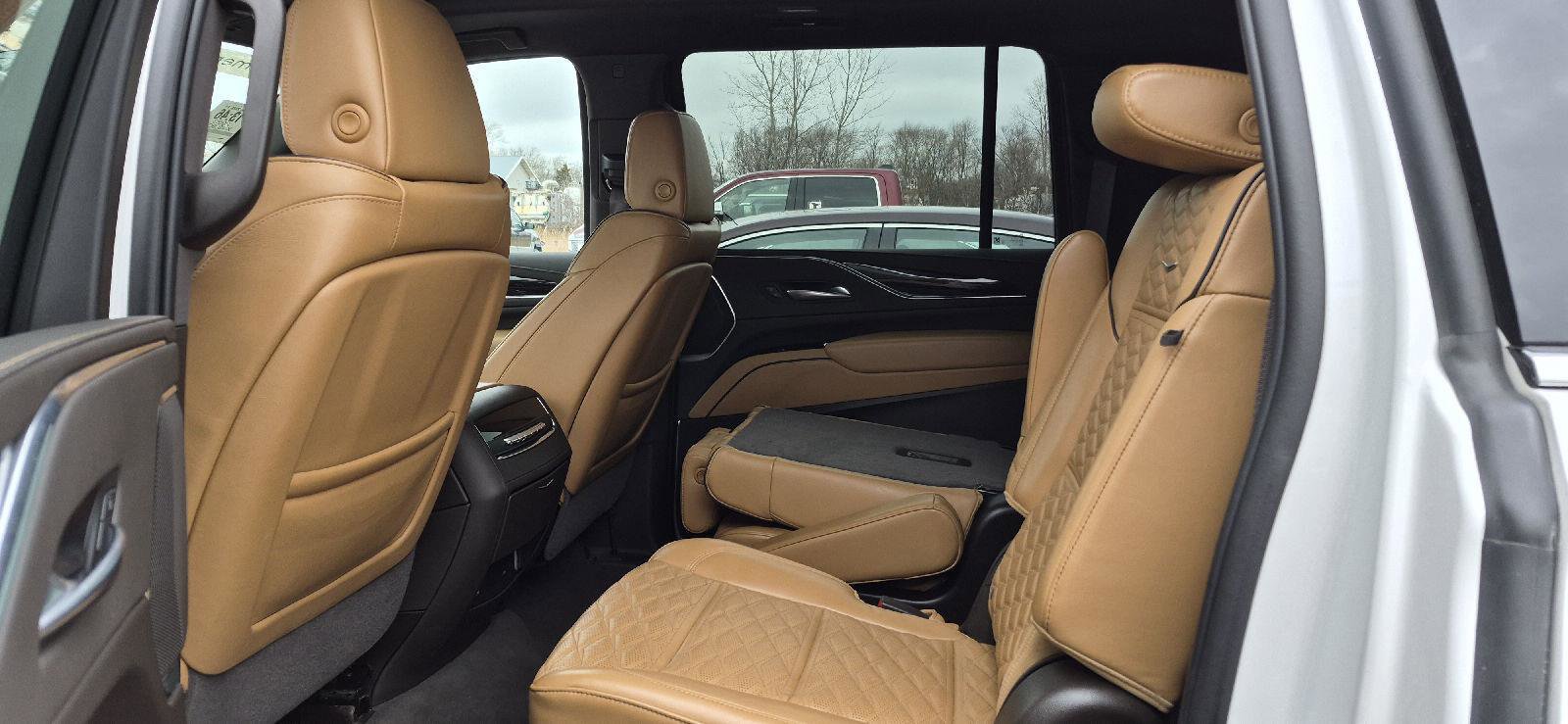 Used 2023 Cadillac Escalade ESV Premium Luxury w/ LPO, Radiant Package image 7