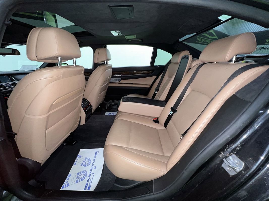 Used 2015 BMW 750Li xDrive AWD/4WD image 28