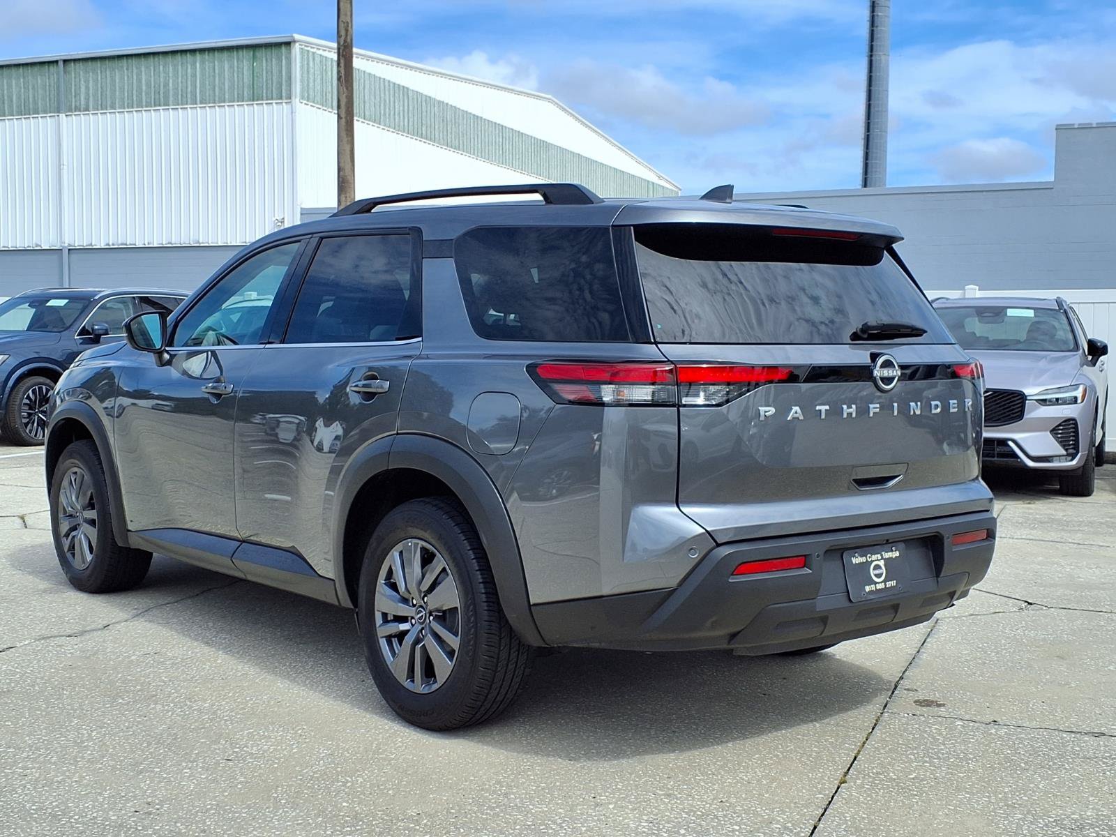 Used 2025 Nissan Pathfinder SV FWD image 5