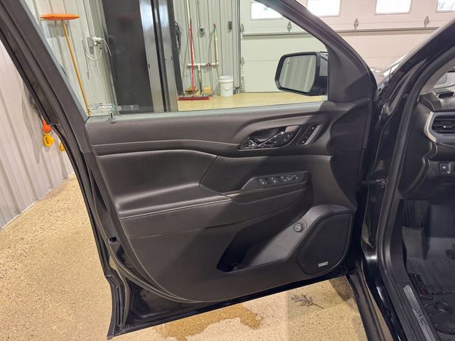 Used 2020 GMC Acadia SLT w/ Driver Alert Package II image 11