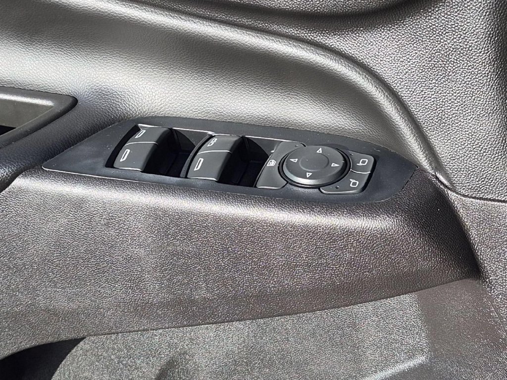 Used 2019 Chevrolet Equinox LT FWD image 16