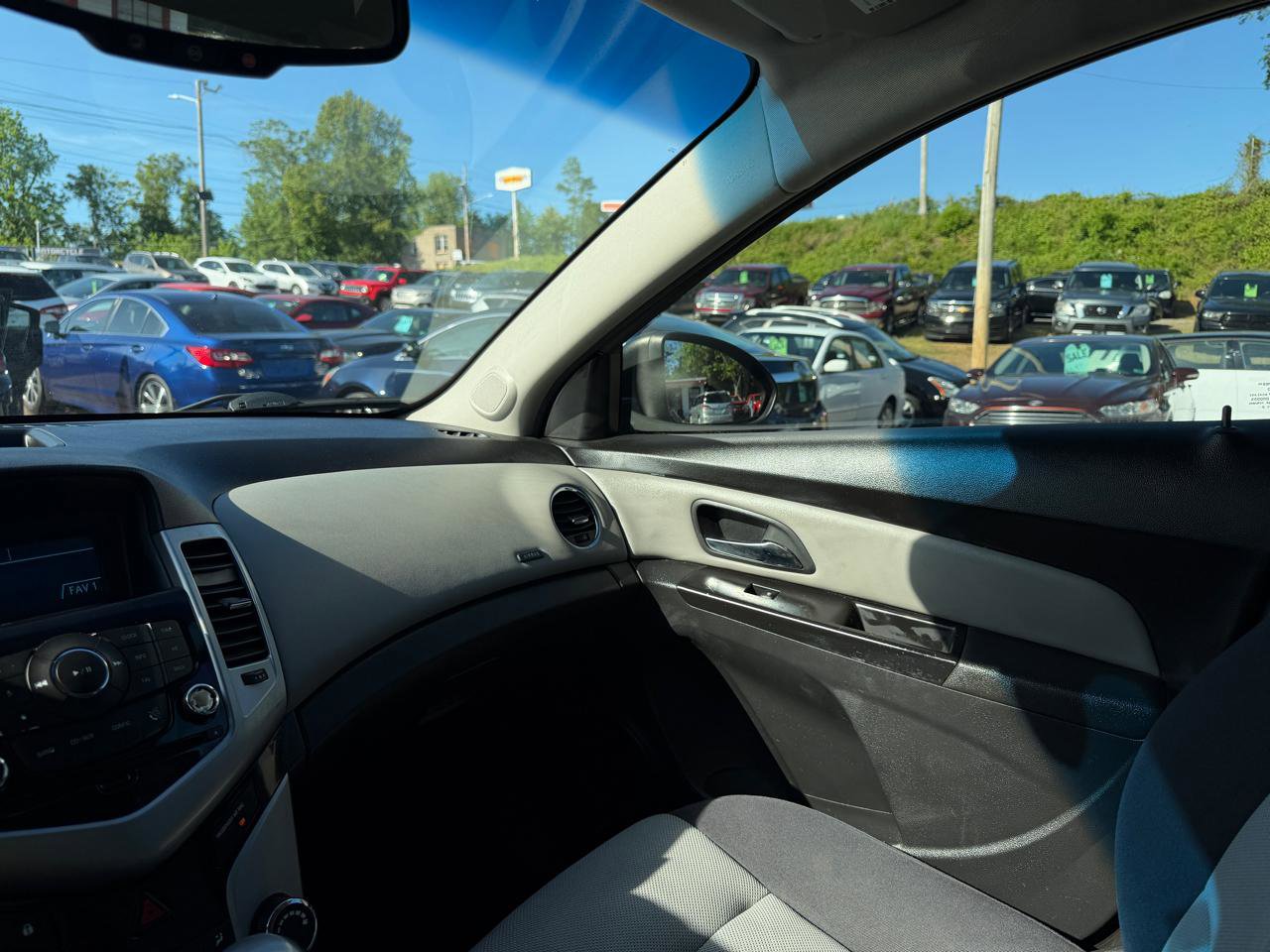 Used 2013 Chevrolet Cruze LS FWD image 19