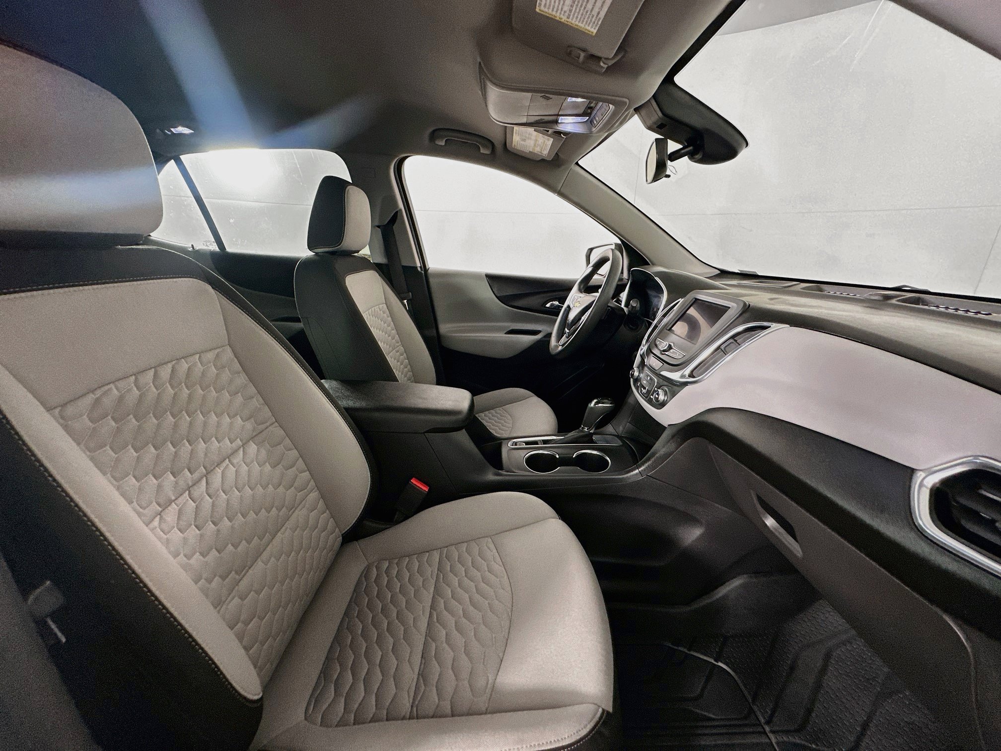 Used 2020 Chevrolet Equinox LS FWD image 29