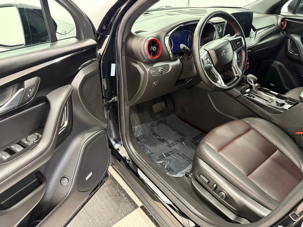 Used 2025 Chevrolet Blazer RS image 32