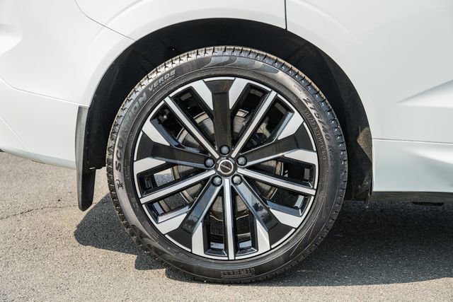 Used 2021 Volvo XC60 T6 R-Design w/ Advanced Package image 17