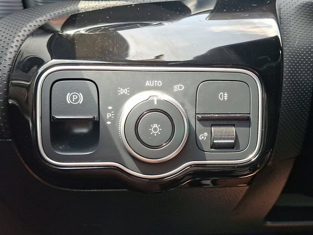Used 2023 Mercedes-Benz CLA 250 4MATIC image 23