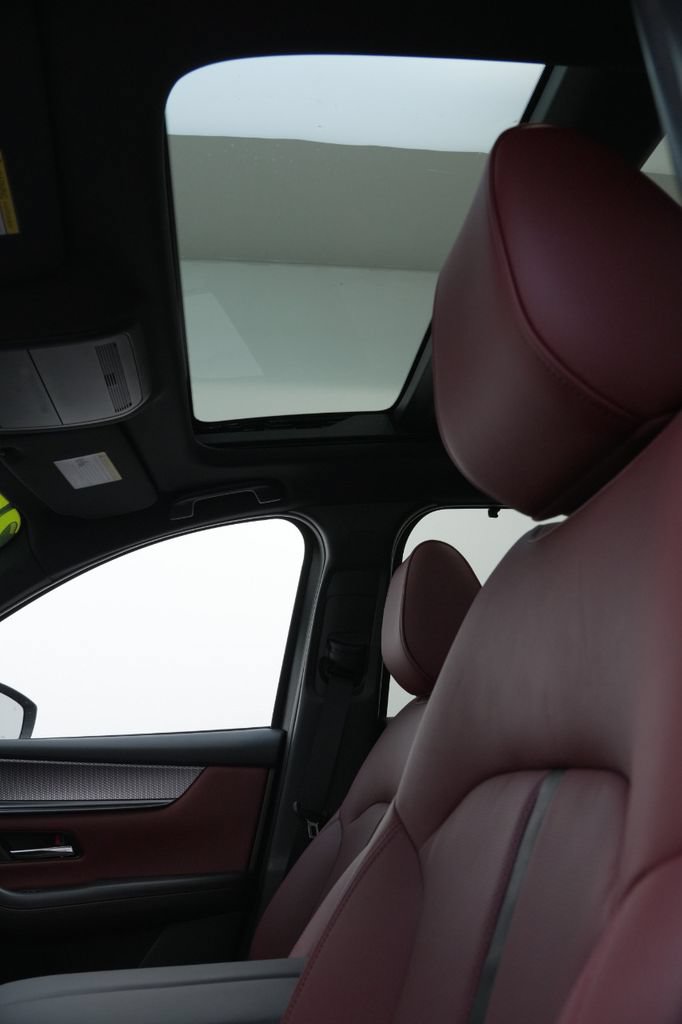New 2025 MAZDA CX-70 Plug-In Hybrid w/ Premium Plus AWD/4WD image 30