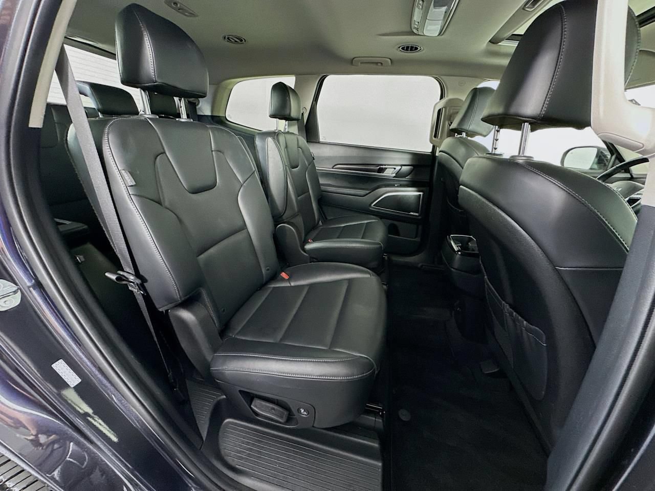 Used 2025 Kia Telluride S AWD/4WD image 42