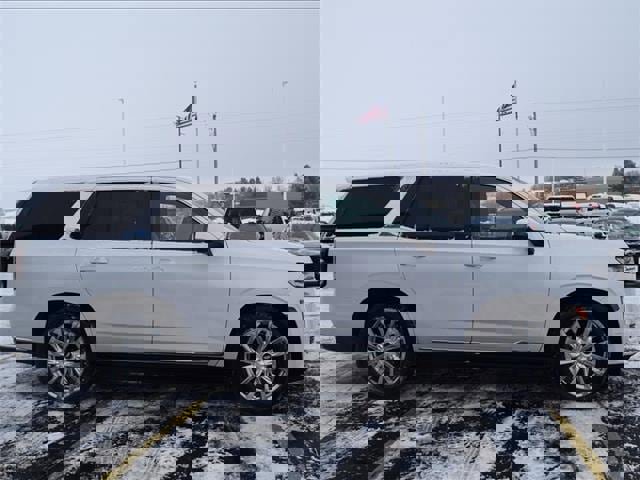 Used 2022 Cadillac Escalade Premium Luxury w/ Touring Package image 4