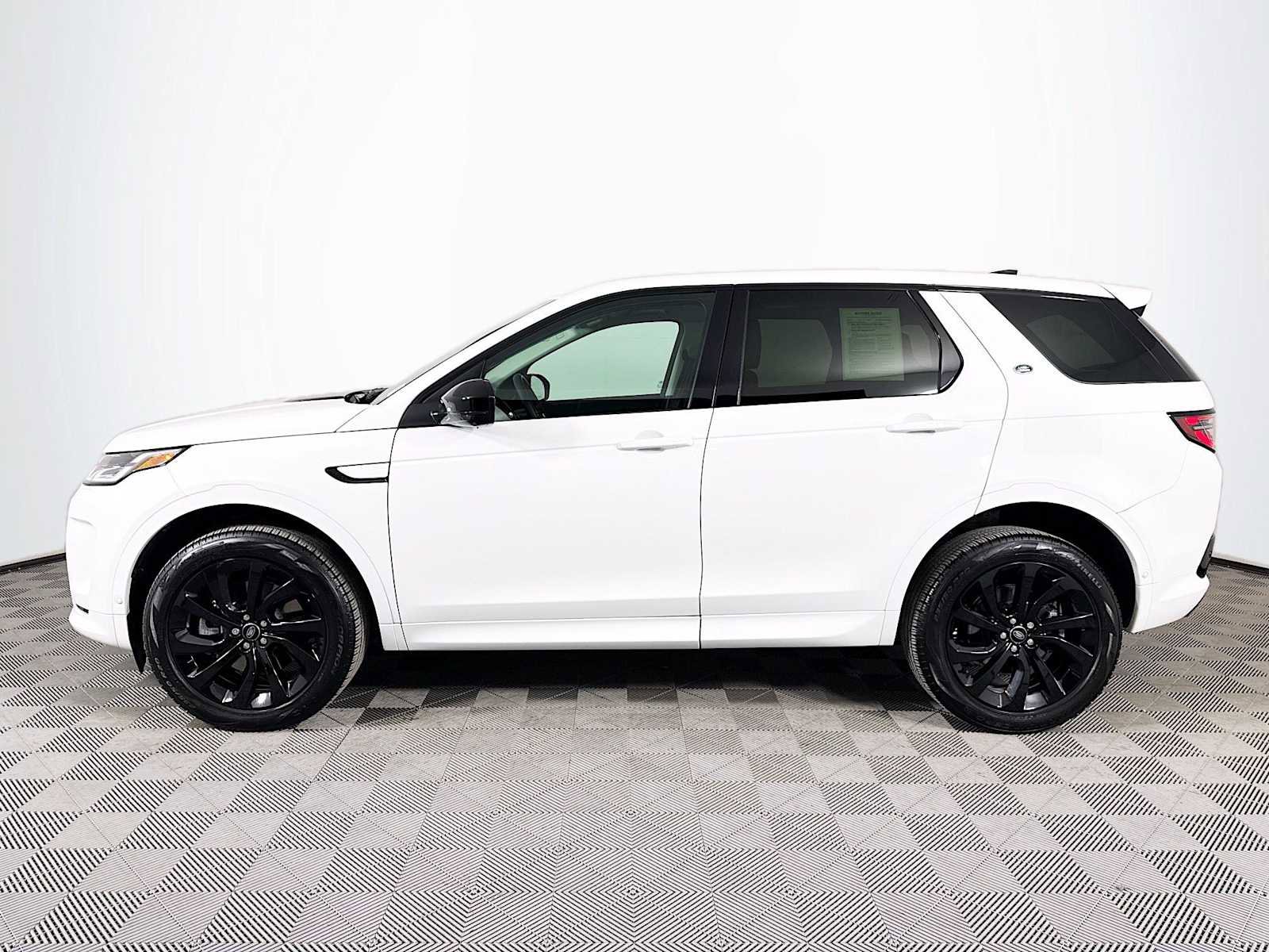 Used 2024 Land Rover Discovery Sport S image 8