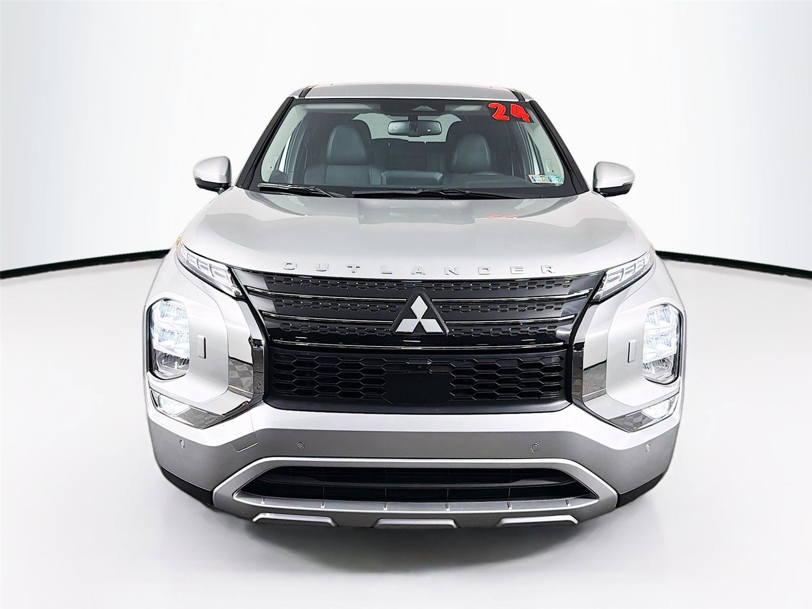 Used 2024 Mitsubishi Outlander SE AWD/4WD image 2