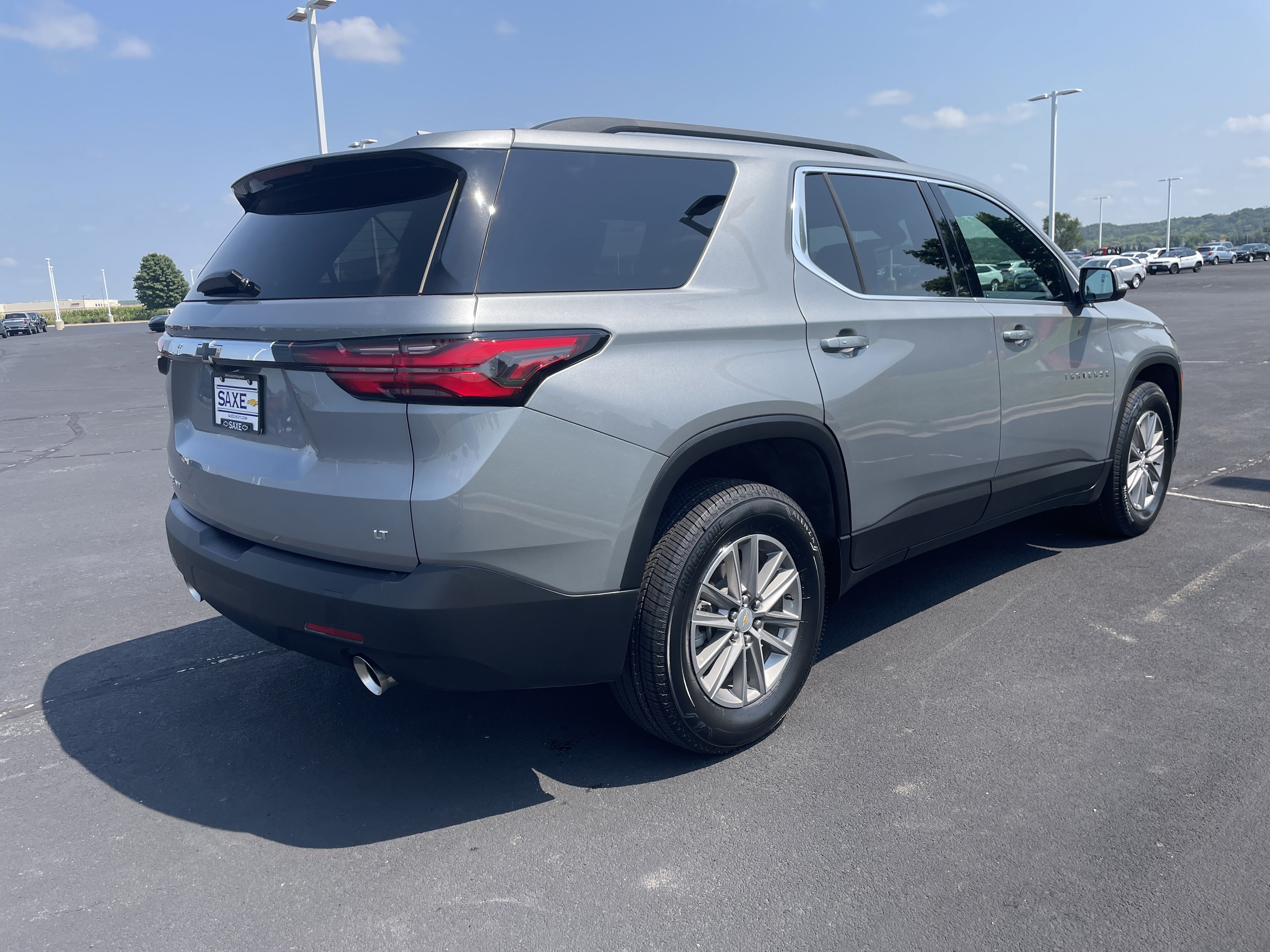 Used 2023 Chevrolet Traverse LT w/ Rear Camera Mirror Package AWD/4WD image 5