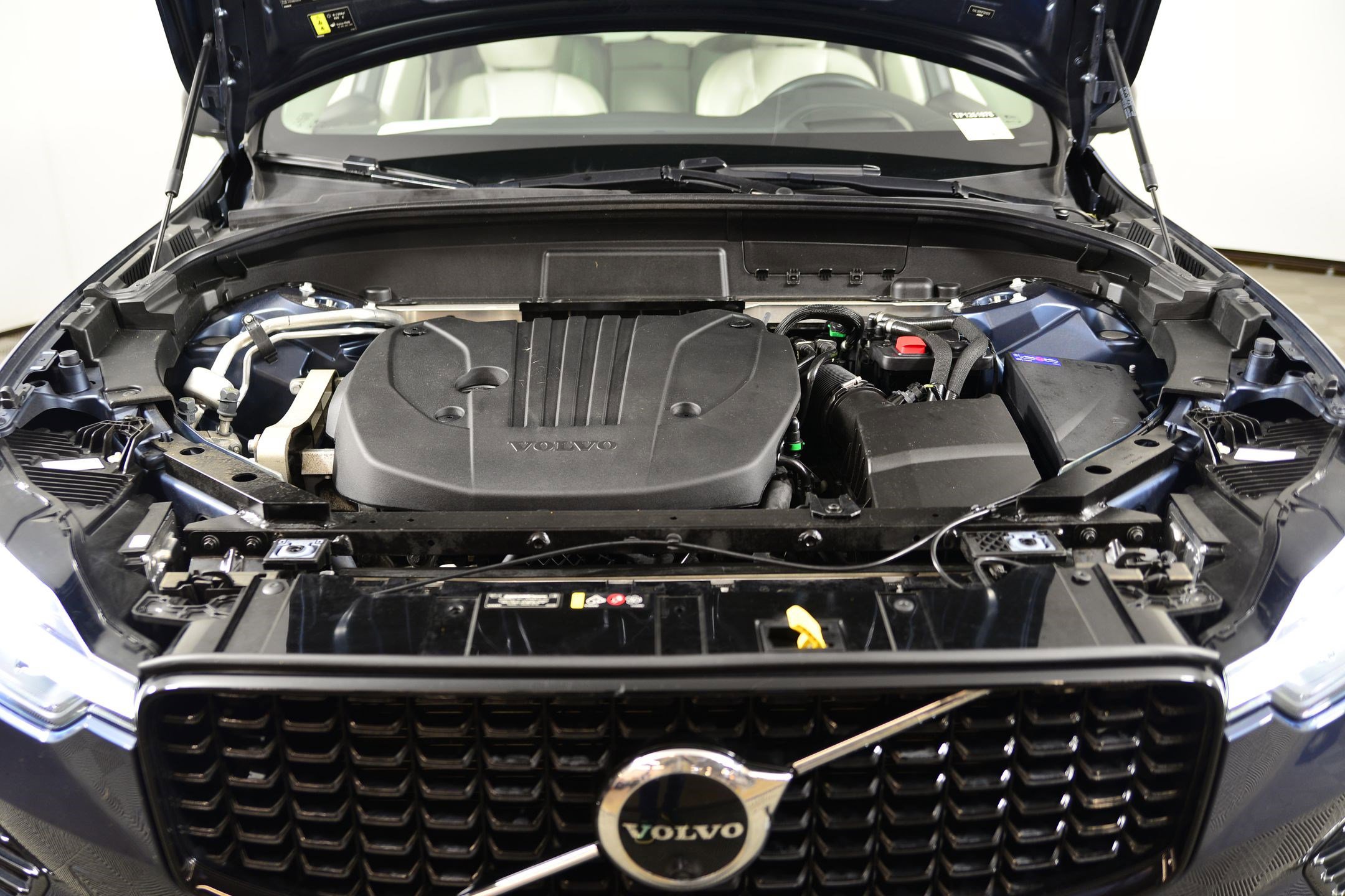 Used 2023 Volvo XC60 B5 Ultimate w/ Climate Package image 16