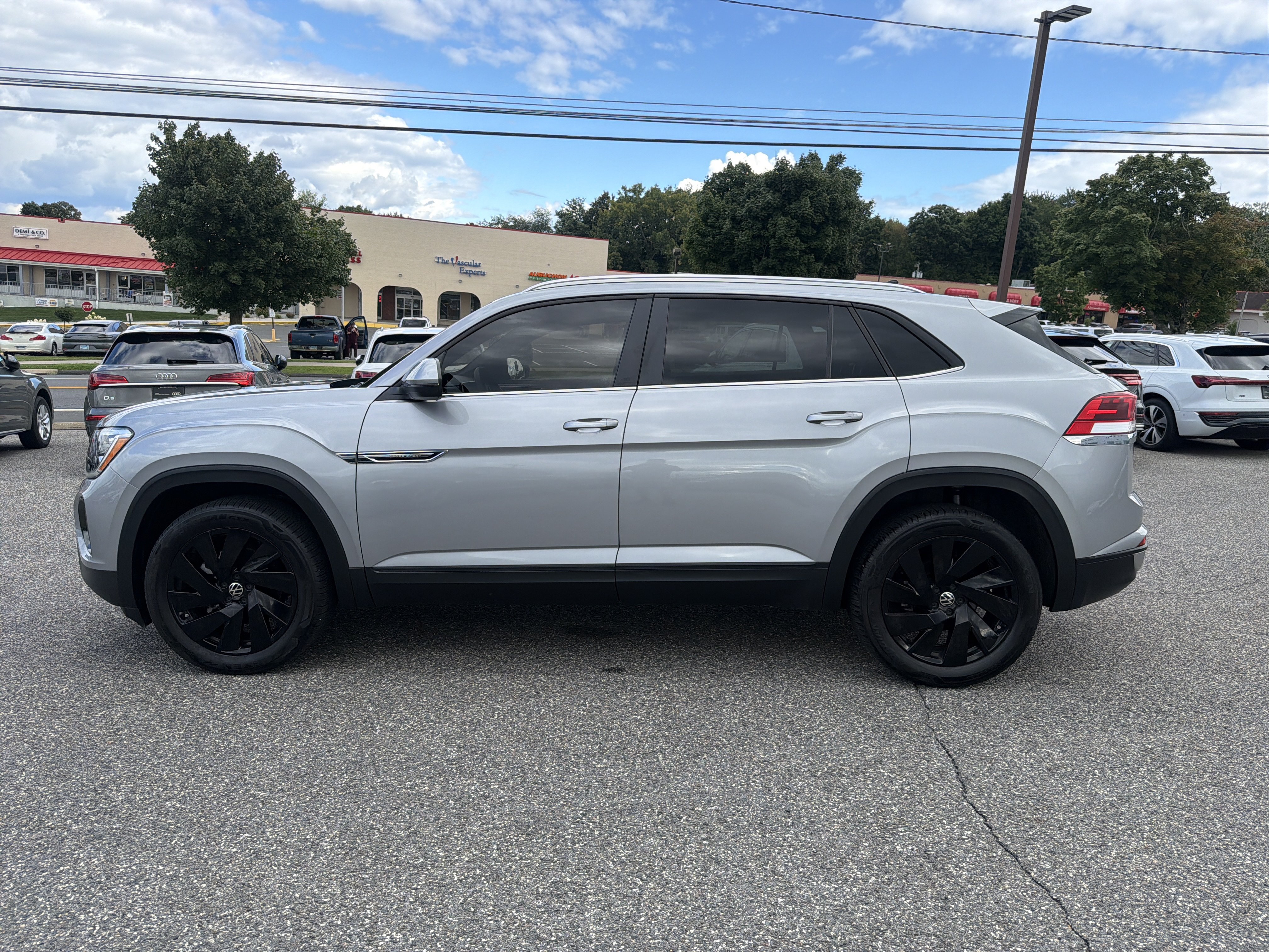 Certified 2024 Volkswagen Atlas Cross Sport SE AWD/4WD image 5