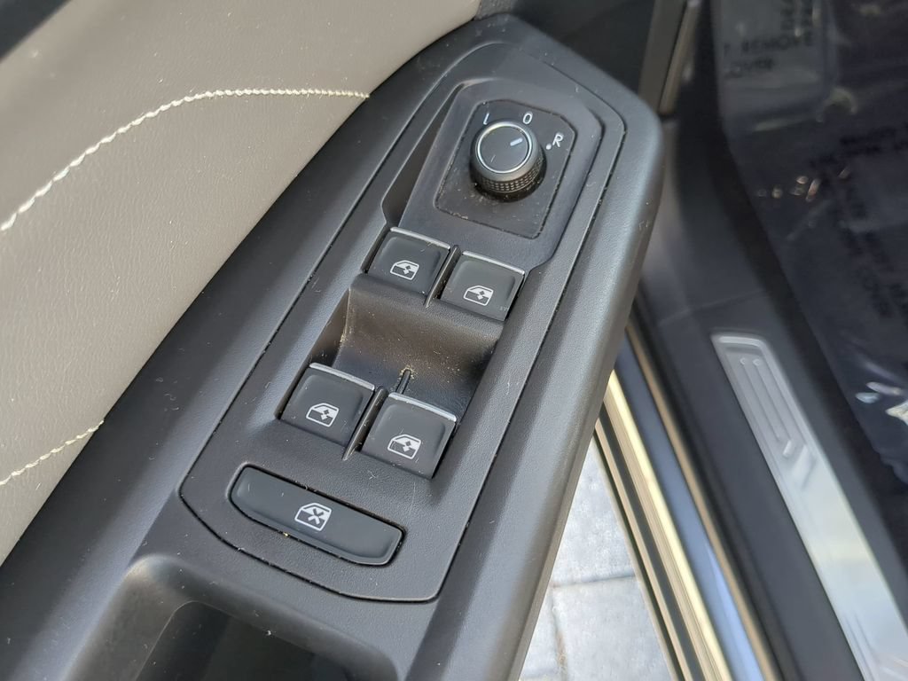 Used 2023 Volkswagen Atlas SE w/ Panoramic Sunroof Package FWD image 20
