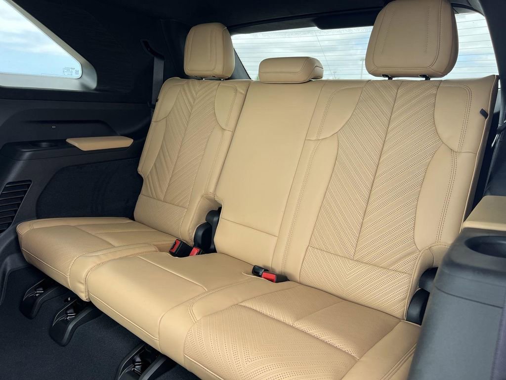 New 2025 Cadillac Escalade IQ Luxury 2 image 31