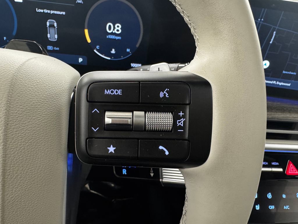 Used 2024 Hyundai Santa Fe Limited image 29