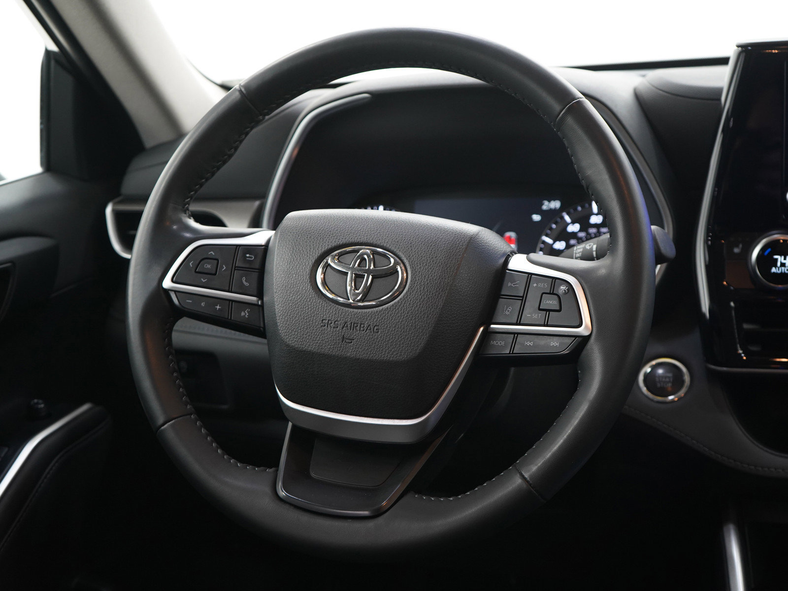 Used 2023 Toyota Highlander XLE image 18