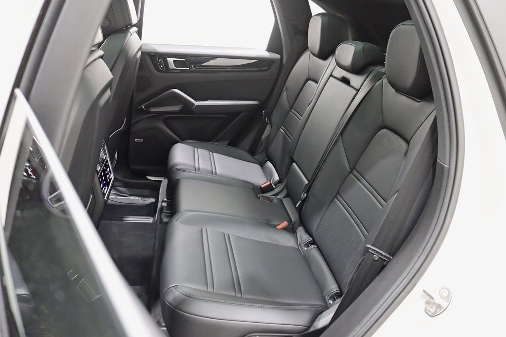 Used 2021 Porsche Cayenne S image 29