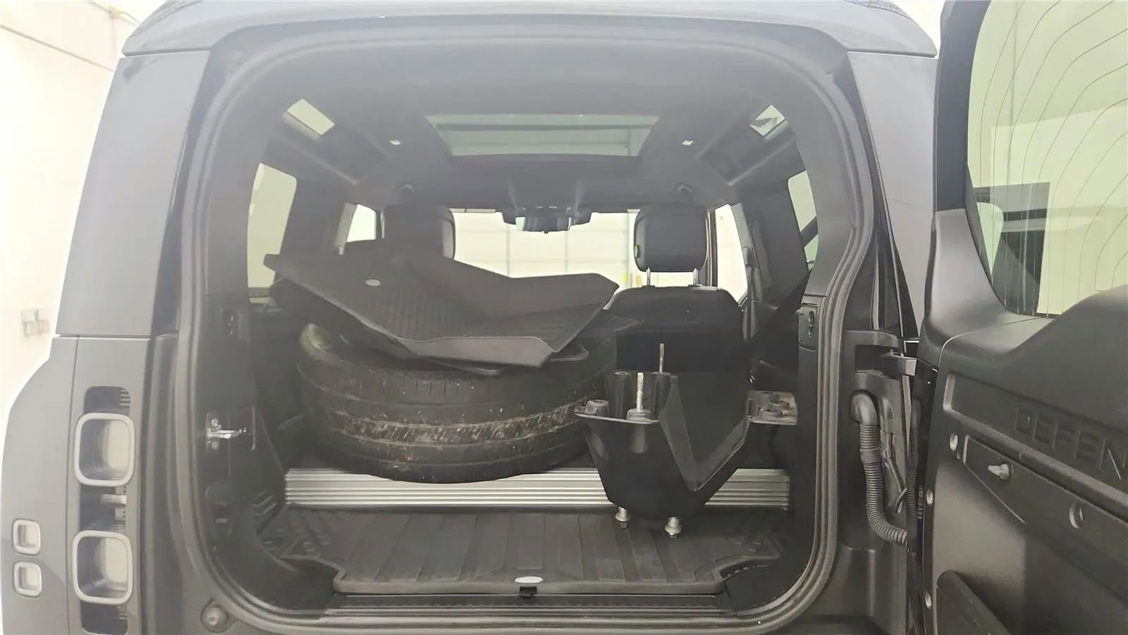 Used 2022 Land Rover Defender 90 V8 image 19