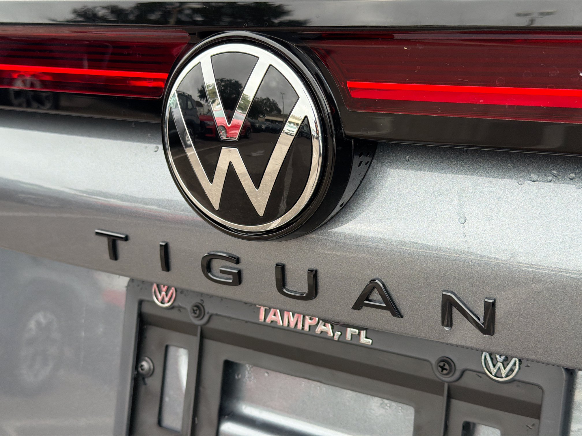 New 2026 Volkswagen Tiguan SE R-Line FWD image 11