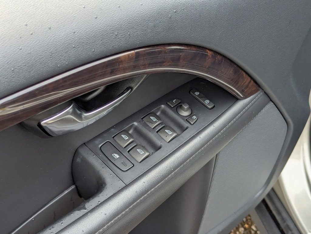 Used 2016 Volvo XC70 T5 Premier w/ Proximity Package image 11