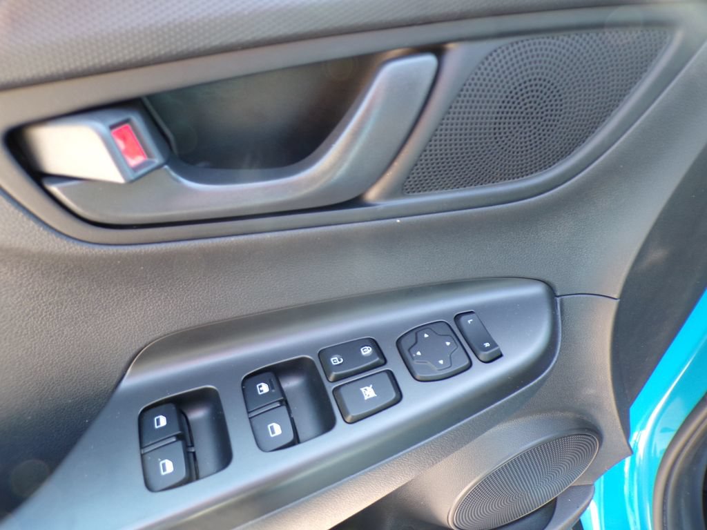 Certified 2022 Hyundai Kona SEL AWD/4WD image 23