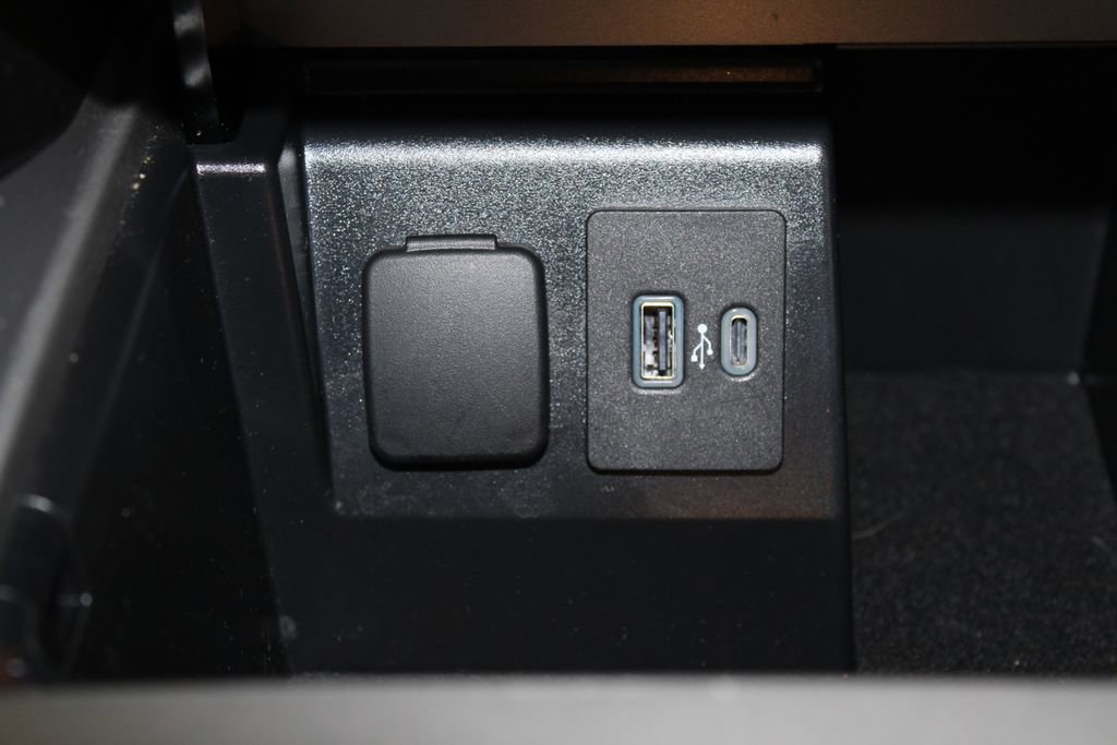 Used 2023 Ford Explorer XLT image 47