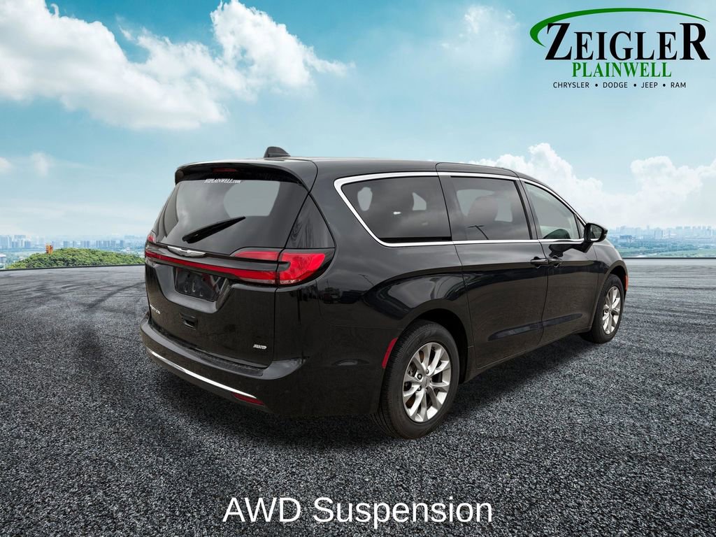 Used 2023 Chrysler Pacifica Touring-L image 8