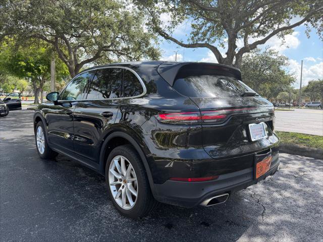 Used 2021 Porsche Cayenne w/ Premium Package AWD/4WD image 4