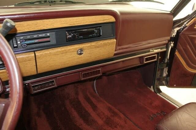 Used 1989 Jeep Grand Wagoneer image 78